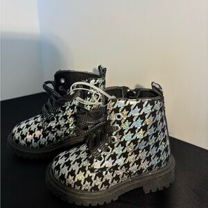 Chic Houndstooth Kids Boots in Black and Silver